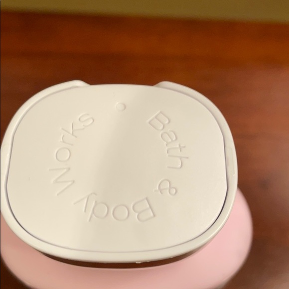 NEW BATH & BODY WORKS BODY LOTION - Picture 3 of 8